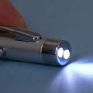 Телескопическая ручка с лазерной указкой, магнитом и фонариком 5 в 1 - Телескопическая ручка с лазерной указкой, магнитом и фонариком 5 в 1